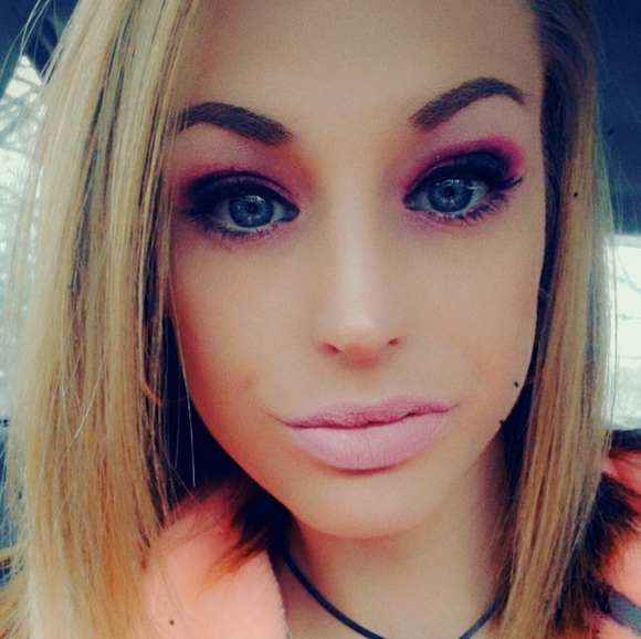 ๐๐ผโโ๏ธ "MEET POSHER" Listing - Picture 3 of 16